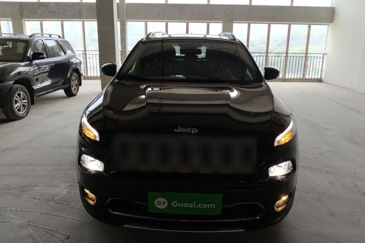 Used Jeep Cherokee 2020 2.0L Two-Wheel Drive Classic Sports Edition Front