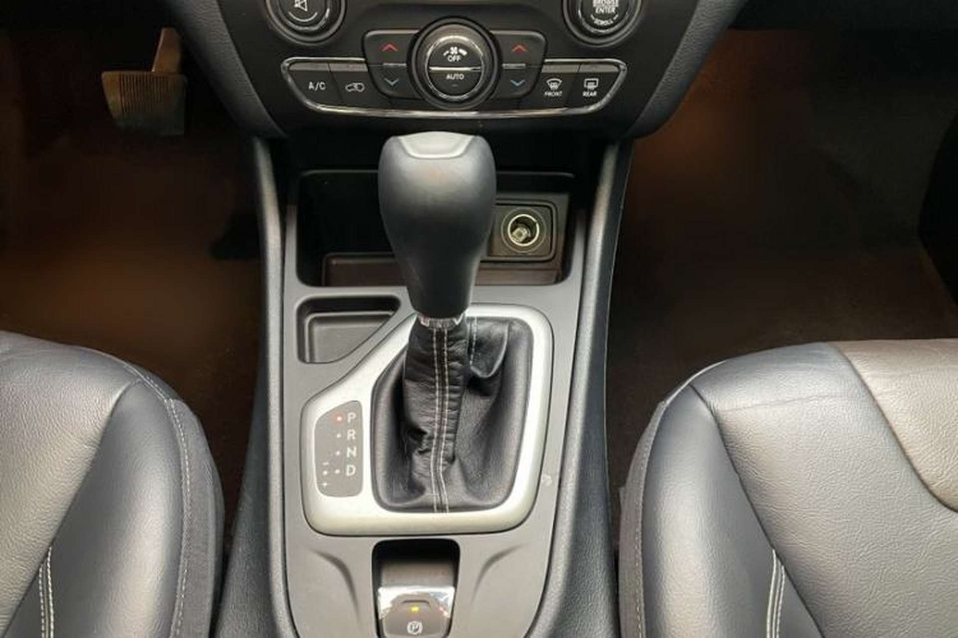 Used Jeep Cherokee 2020 2.0L Two-Wheel Drive Classic Sports Edition Gear Lever