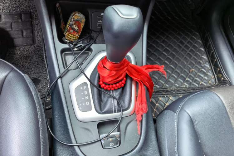 Used Jeep Cherokee 2020 2.0L Two-Wheel Drive Classic Sports Edition Gear Lever