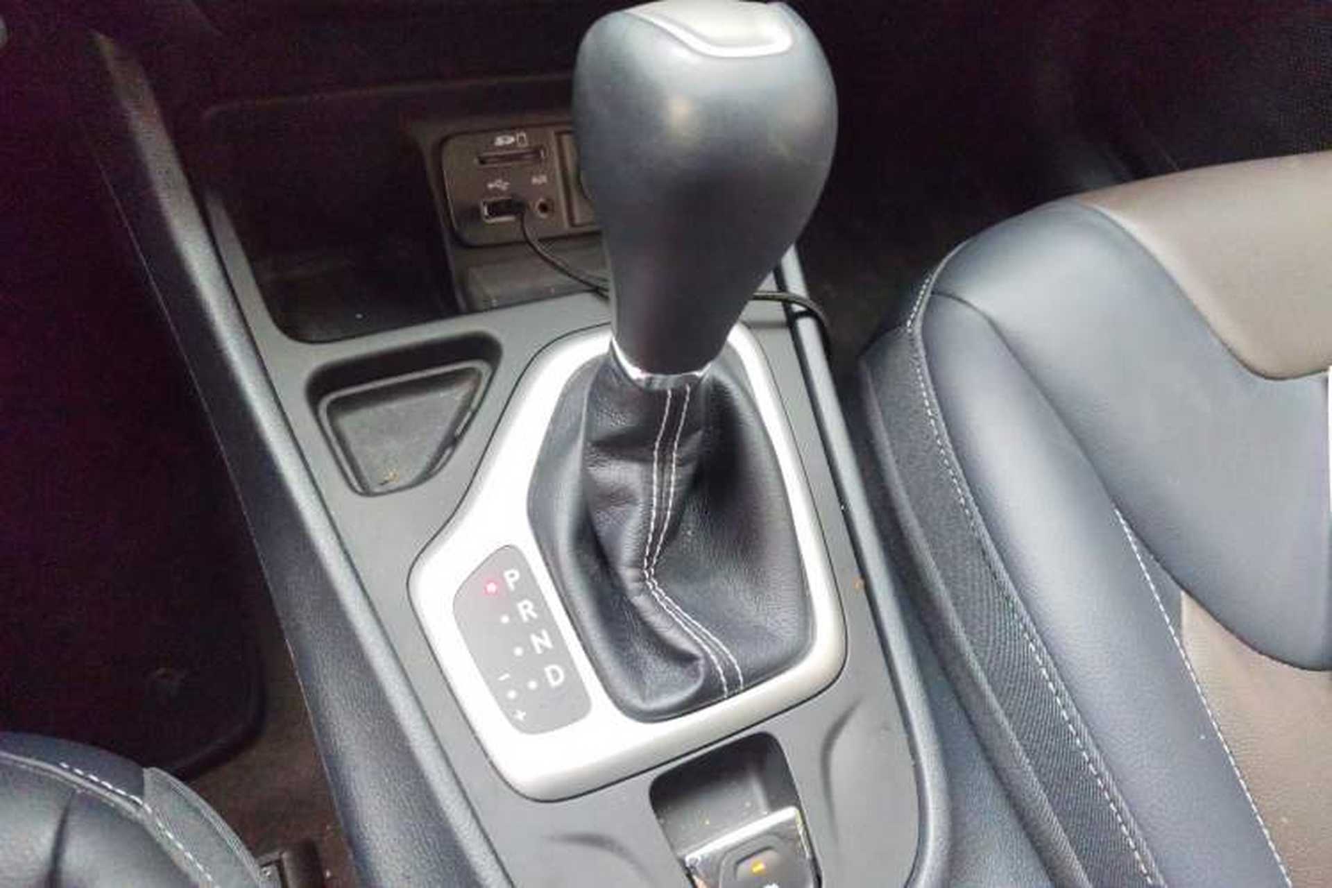 Used Jeep Cherokee 2020 2.0L Two-Wheel Drive Classic Sports Edition Gear Lever