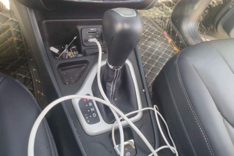 Used Jeep Cherokee 2020 2.0L Two-Wheel Drive Classic Sports Edition Gear Lever