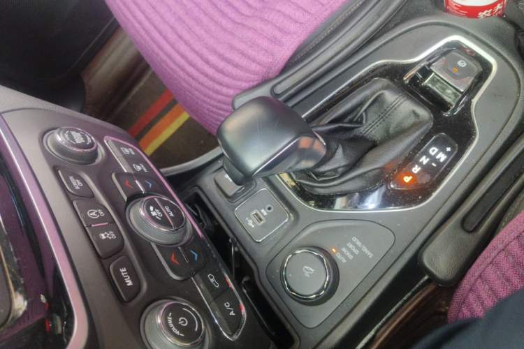 Used Jeep Cherokee 2020 2.0T Four-Wheel Drive Luxury Edition Gear Lever