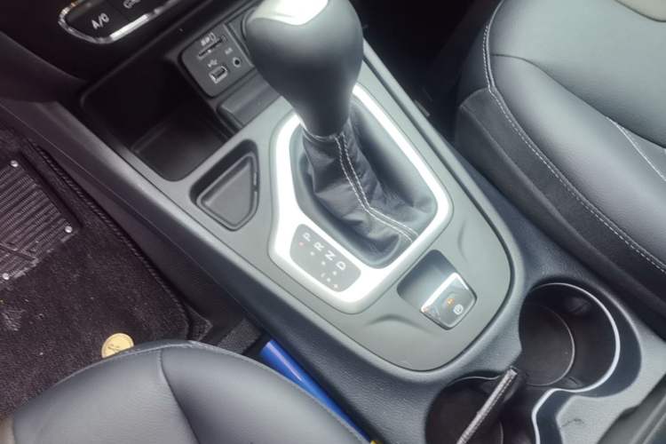Used Jeep Cherokee 2020 2.0L Two-Wheel Drive Classic Sports Edition Gear Lever