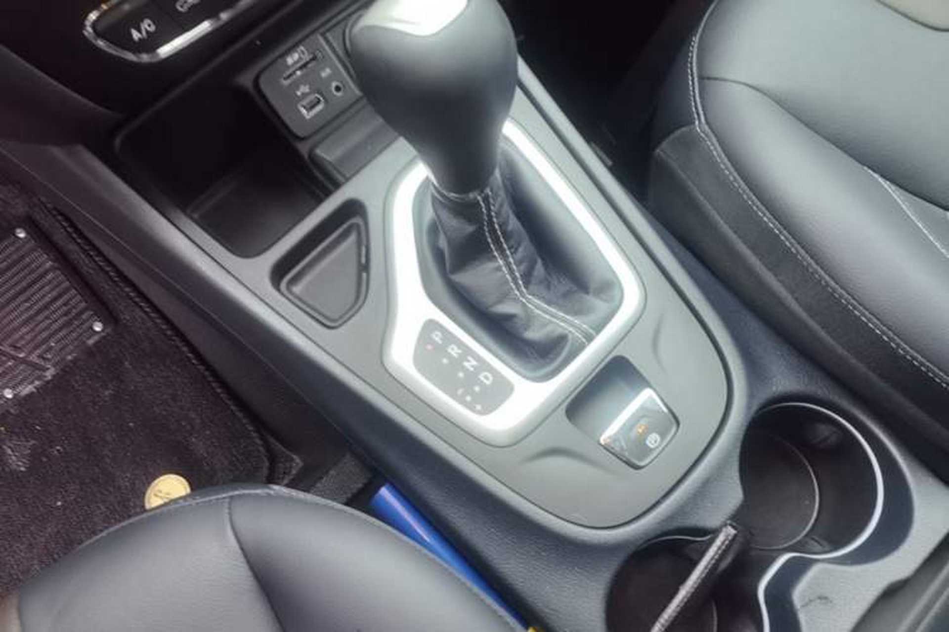 Used Jeep Cherokee 2020 2.0L Two-Wheel Drive Classic Sports Edition Gear Lever