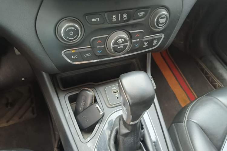 Used Jeep Cherokee 2020 2.0T Two-Wheel Drive Leading Edition Gear Lever
