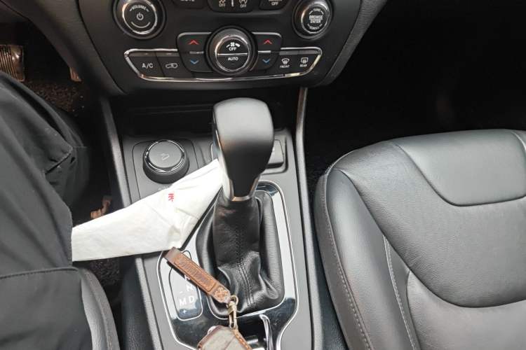 Used Jeep Cherokee 2020 2.0T Four-Wheel Drive Elite Edition Gear Lever