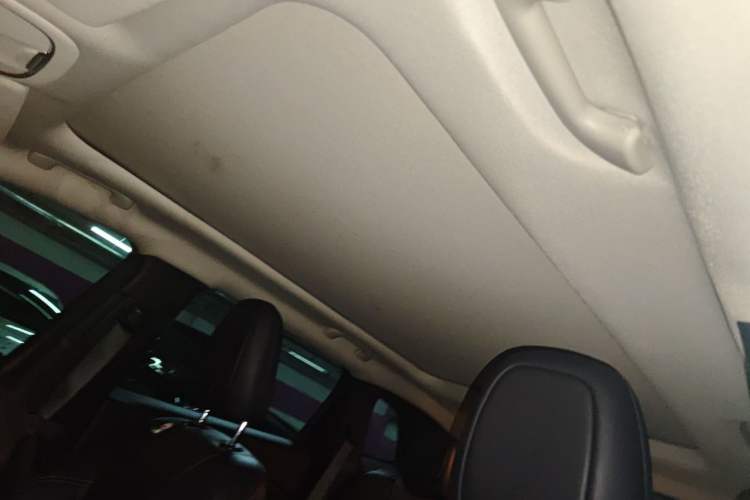 Used Jeep Cherokee 2020 2.0L Two-Wheel Drive Classic Sports Edition Headliner