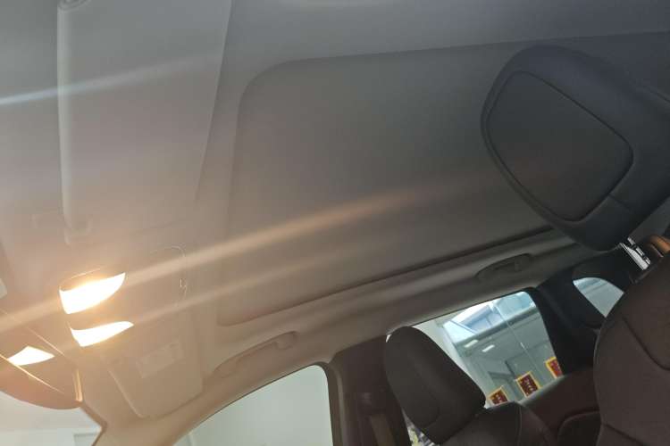 Used Jeep Cherokee 2020 2.0L Two-Wheel Drive Classic Sports Edition Headliner