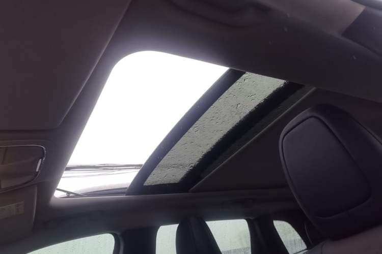 Used Jeep Cherokee 2020 2.0L Two-Wheel Drive Classic Sports Edition Headliner