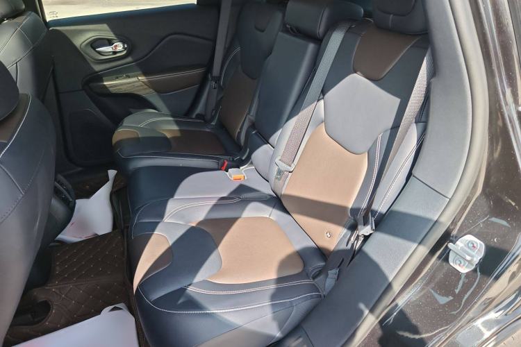 Used Jeep Cherokee 2020 2.0L Two-Wheel Drive Classic Sports Edition Interior 1