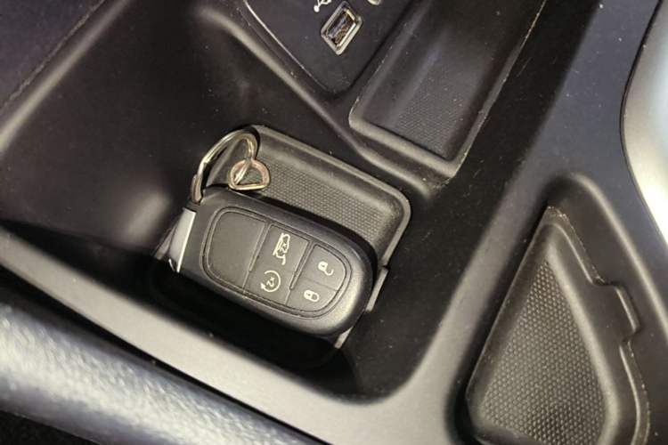 Used Jeep Cherokee 2020 2.0L Two-Wheel Drive Classic Sports Edition Interior 1