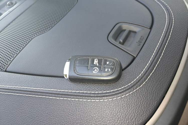 Used Jeep Cherokee 2020 2.0L Two-Wheel Drive Classic Sports Edition Interior 1