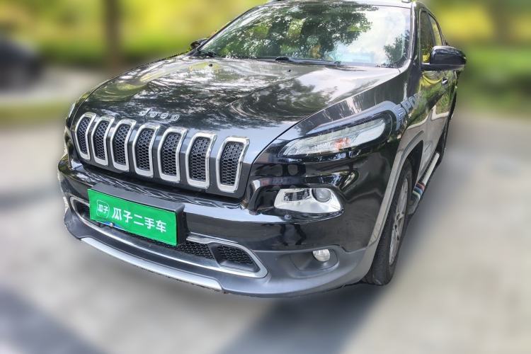 Used Jeep Cherokee 2020 2.0L Two-Wheel Drive Classic Sports Edition Guazi used car, China used car export, Used car for sale, Used  cars, Cheapest cars for sale