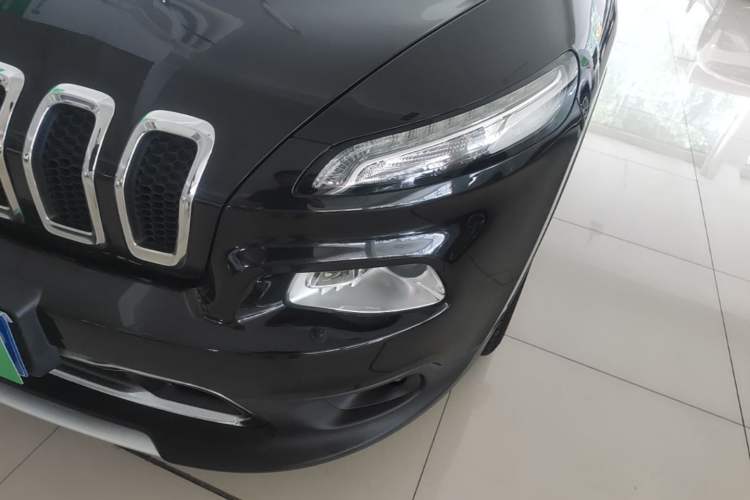 Used Jeep Cherokee 2020 2.0L Two-Wheel Drive Classic Sports Edition Left Front Headlight