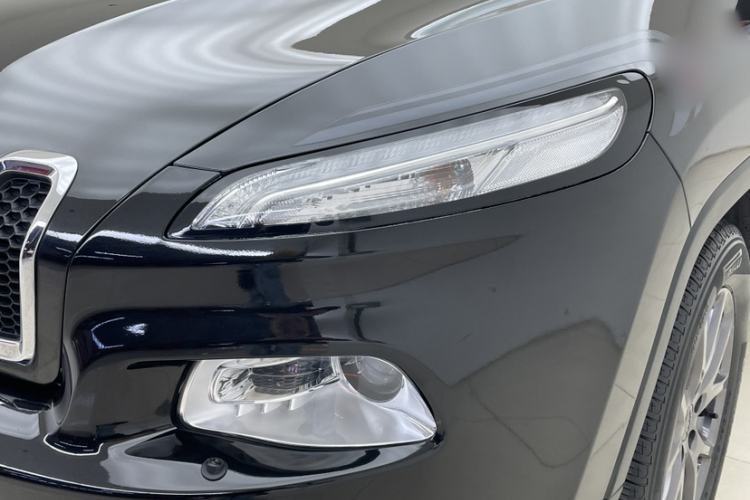 Used Jeep Cherokee 2020 2.0L Two-Wheel Drive Classic Sports Edition Left Front Headlight