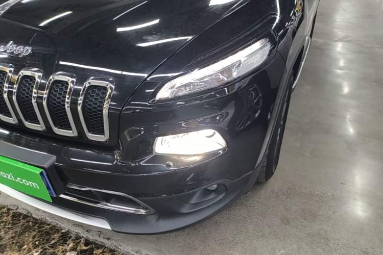 Used Jeep Cherokee 2020 2.0L Two-Wheel Drive Classic Sports Edition Left Front Headlight