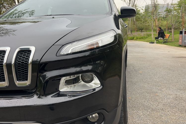 Used Jeep Cherokee 2020 2.0L Two-Wheel Drive Classic Sports Edition Left Front Headlight