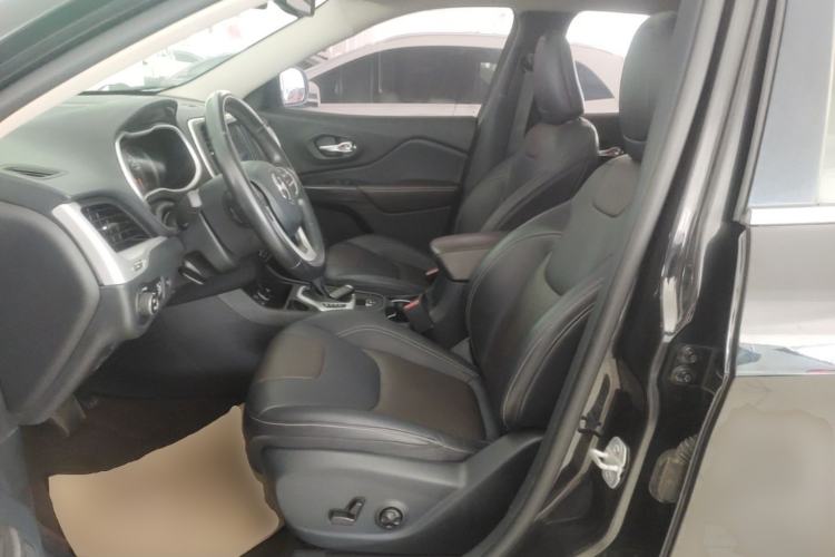 Used Jeep Cherokee 2020 2.0L Two-Wheel Drive Classic Sports Edition Left Front Seat