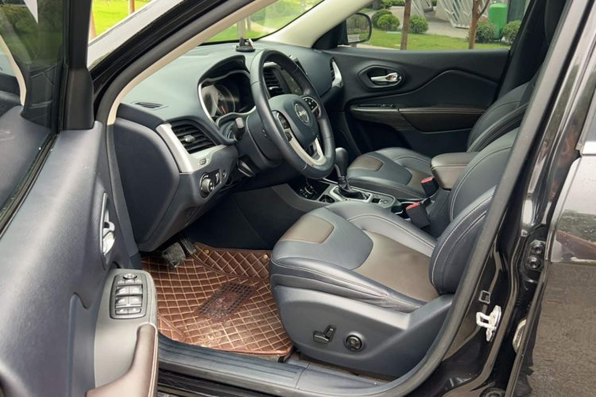 Used Jeep Cherokee 2020 2.0L Two-Wheel Drive Classic Sports Edition Left Front Seat