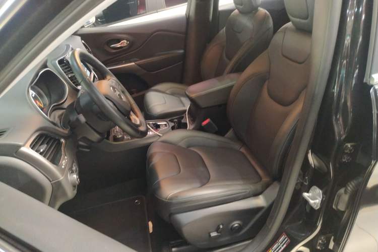 Used Jeep Cherokee 2020 2.0T Four-Wheel Drive Elite Edition Left Front Seat