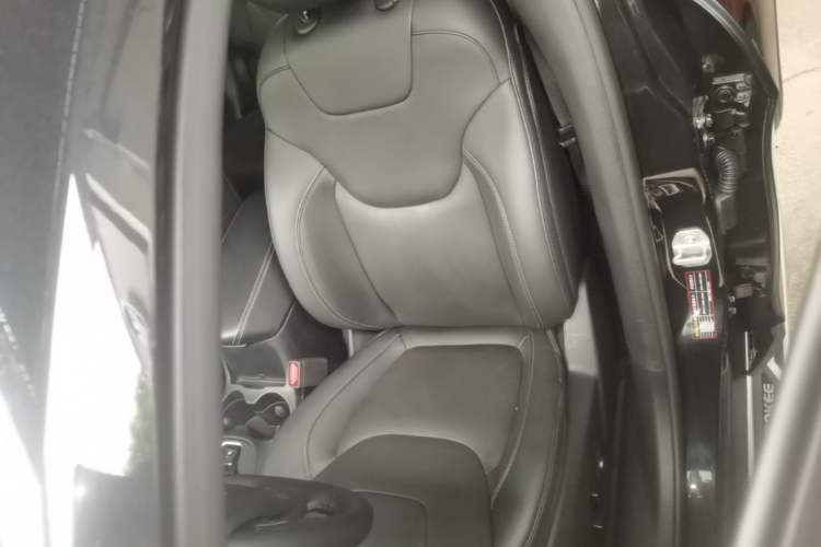 Used Jeep Cherokee 2020 2.0T Two-Wheel Drive Leading Edition Left Front Seat