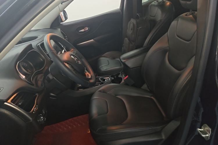 Used Jeep Cherokee 2020 2.0L Two-Wheel Drive Safety Upgrade Edition Left Front Seat