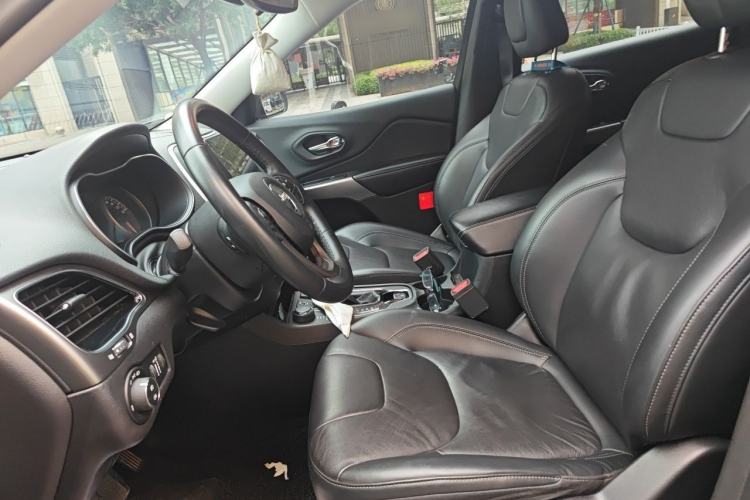 Used Jeep Cherokee 2020 2.0T Four-Wheel Drive Elite Edition Left Front Seat