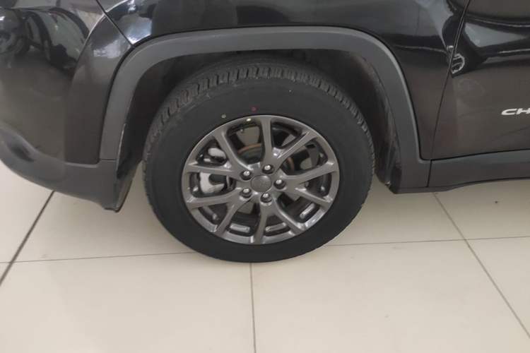 Used Jeep Cherokee 2020 2.0L Two-Wheel Drive Classic Sports Edition Left Front Wheel Hub