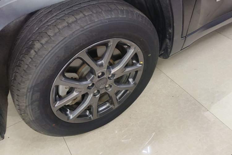 Used Jeep Cherokee 2020 2.0L Two-Wheel Drive Classic Sports Edition Left Front Wheel Hub