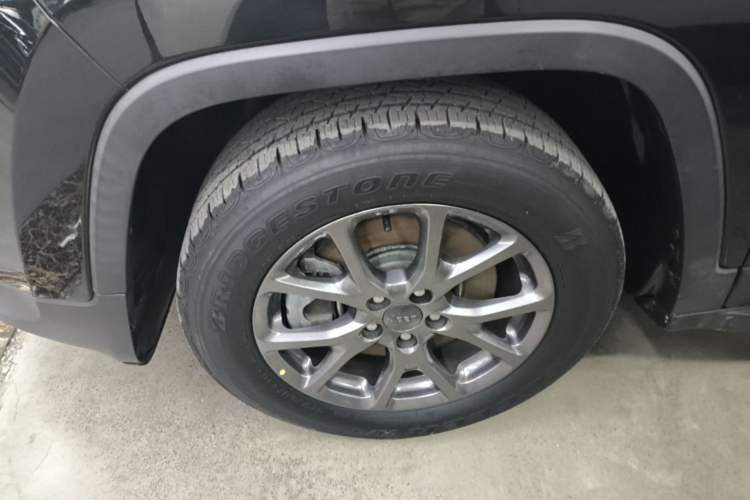 Used Jeep Cherokee 2020 2.0L Two-Wheel Drive Classic Sports Edition Left Front Wheel Hub