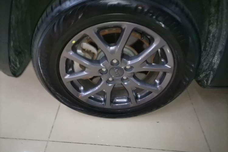 Used Jeep Cherokee 2020 2.0L Two-Wheel Drive Classic Sports Edition Left Front Wheel Hub
