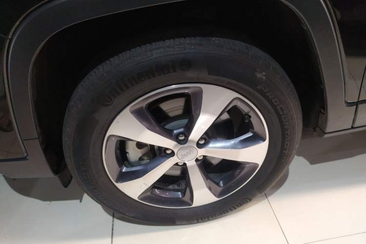 Used Jeep Cherokee 2020 2.0T Four-Wheel Drive Elite Edition Left Front Wheel Hub
