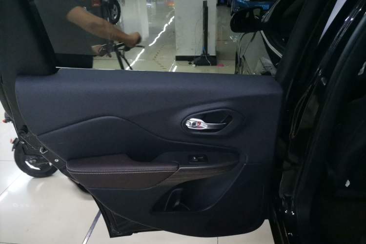 Used Jeep Cherokee 2020 2.0L Two-Wheel Drive Classic Sports Edition Left Rear Door Interior