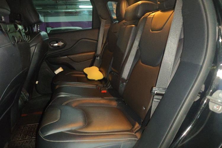 Used Jeep Cherokee 2020 2.0L Two-Wheel Drive Classic Sports Edition Left Rear Seat