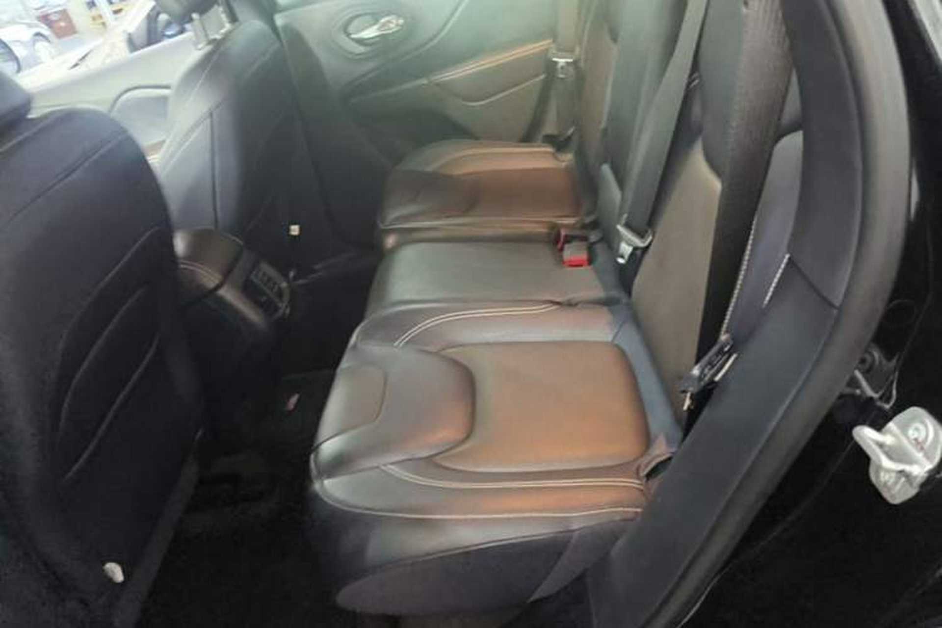Used Jeep Cherokee 2020 2.0L Two-Wheel Drive Classic Sports Edition Left Rear Seat