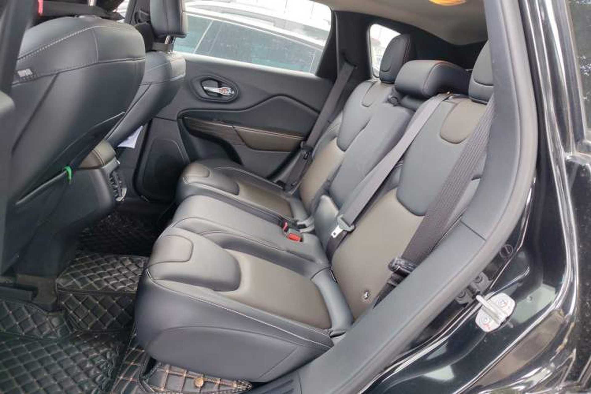 Used Jeep Cherokee 2020 2.0L Two-Wheel Drive Classic Sports Edition Left Rear Seat