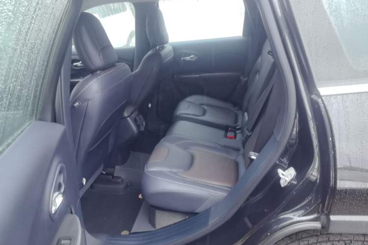 Used Jeep Cherokee 2020 2.0L Two-Wheel Drive Classic Sports Edition Left Rear Seat