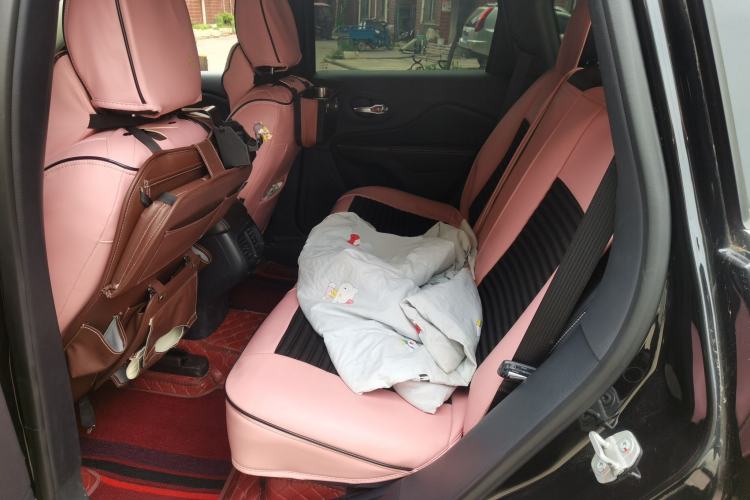 Used Jeep Cherokee 2020 2.0L Two-Wheel Drive Classic Sports Edition Left Rear Seat