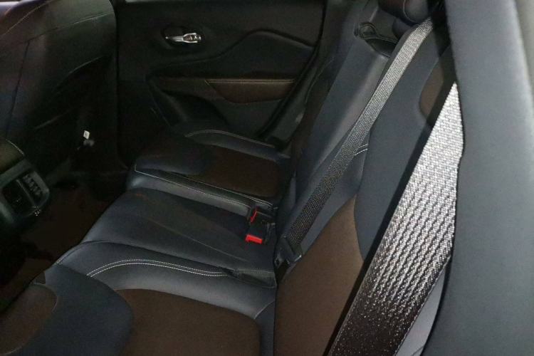 Used Jeep Cherokee 2020 2.0L Two-Wheel Drive Classic Sports Edition Left Rear Seat