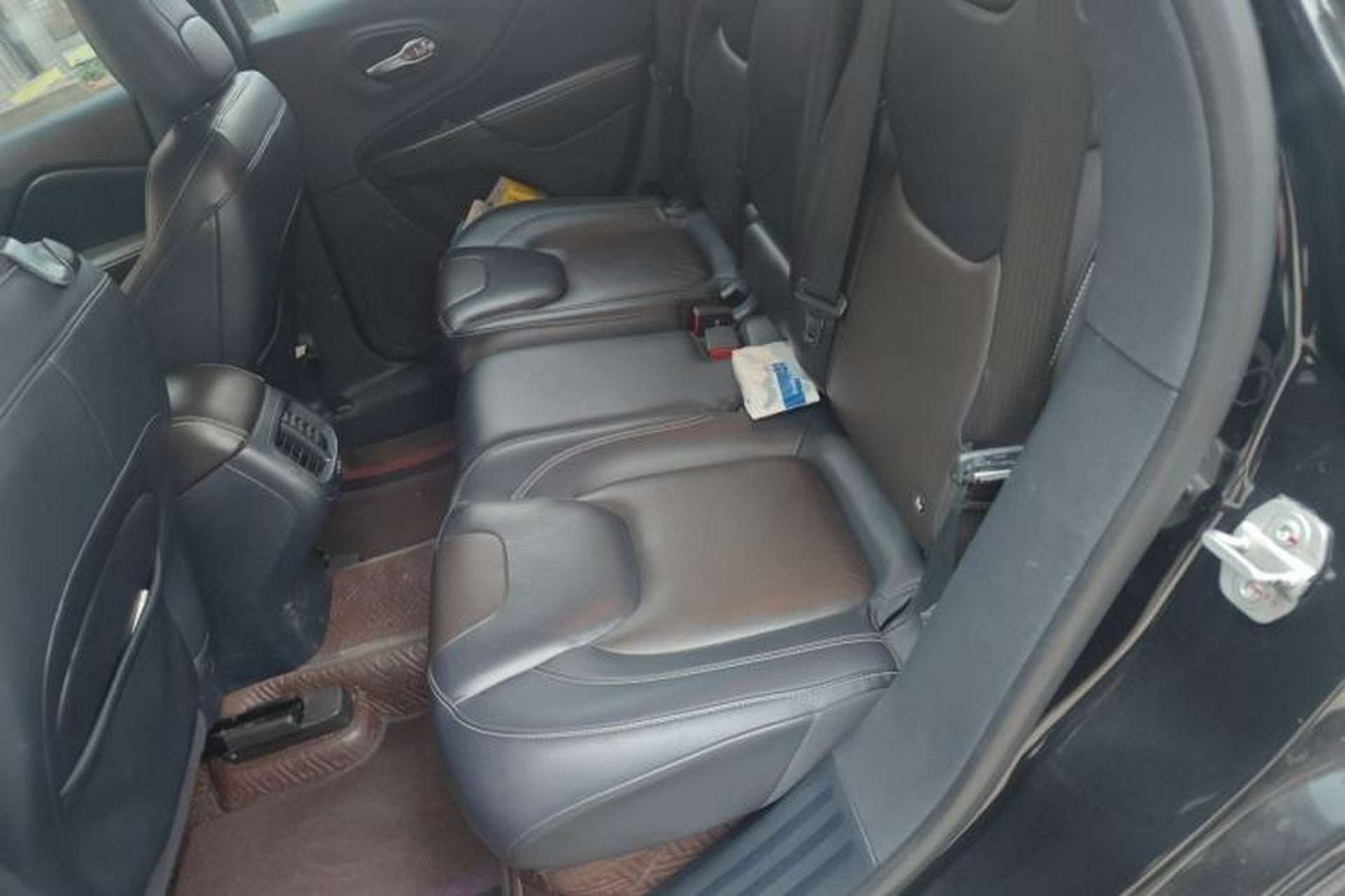 Used Jeep Cherokee 2020 2.0L Two-Wheel Drive Classic Sports Edition Left Rear Seat