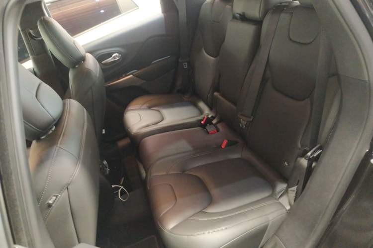 Used Jeep Cherokee 2020 2.0T Four-Wheel Drive Elite Edition Left Rear Seat