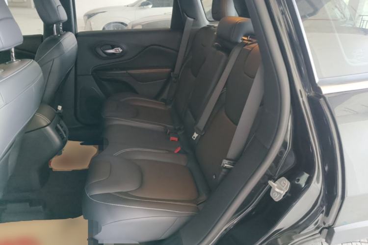 Used Jeep Cherokee 2020 2.0L Two-Wheel Drive Classic Sports Edition Left Rear Seat