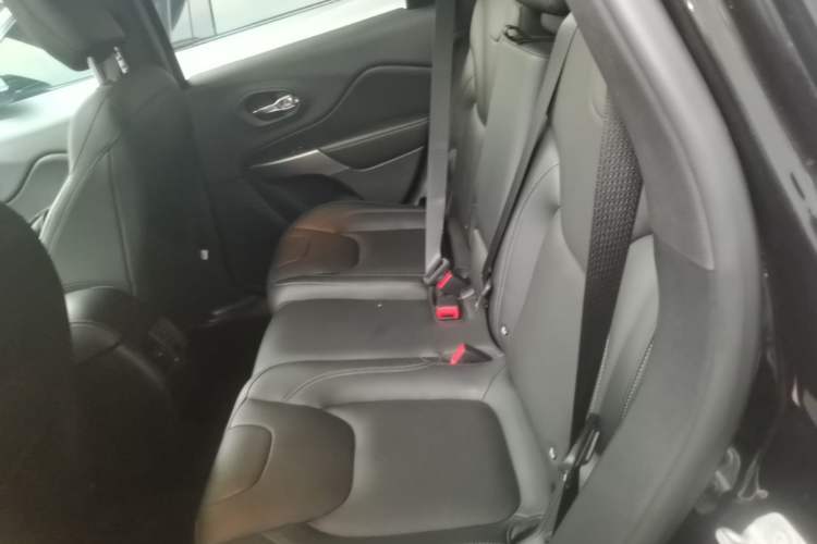 Used Jeep Cherokee 2020 2.0T Two-Wheel Drive Leading Edition Left Rear Seat