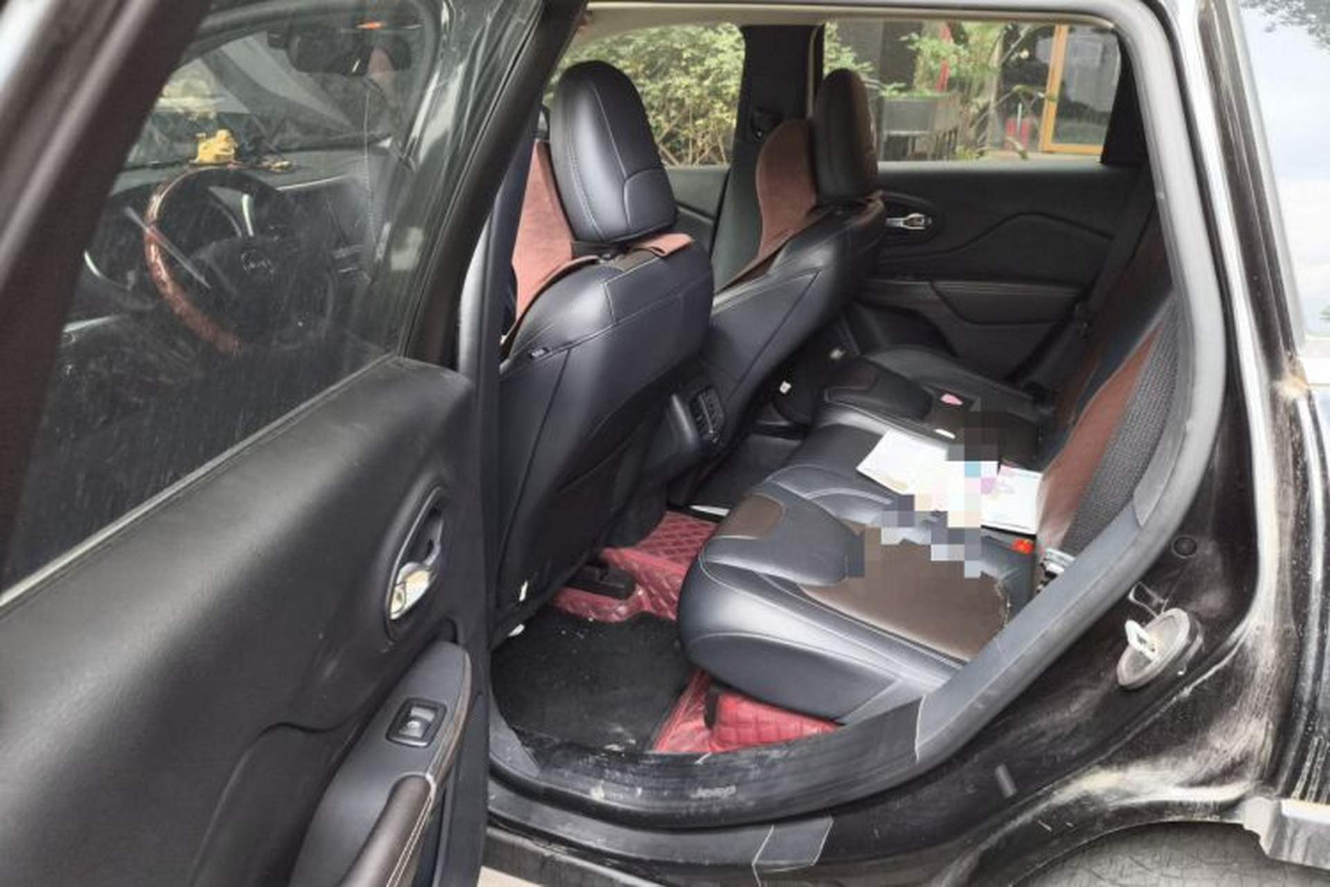 Used Jeep Cherokee 2020 2.0L Two-Wheel Drive Classic Sports Edition Left Rear Seat