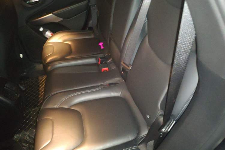 Used Jeep Cherokee 2020 2.0T Four-Wheel Drive Elite Edition Left Rear Seat