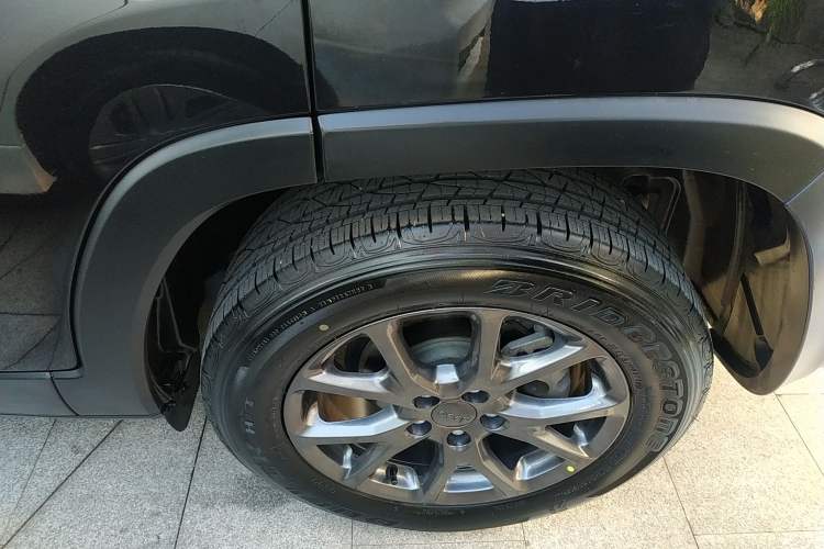 Used Jeep Cherokee 2020 2.0L Two-Wheel Drive Classic Sports Edition Left Rear Wheel Hub