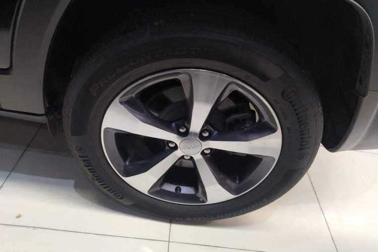 Used Jeep Cherokee 2020 2.0T Four-Wheel Drive Elite Edition Left Rear Wheel Hub