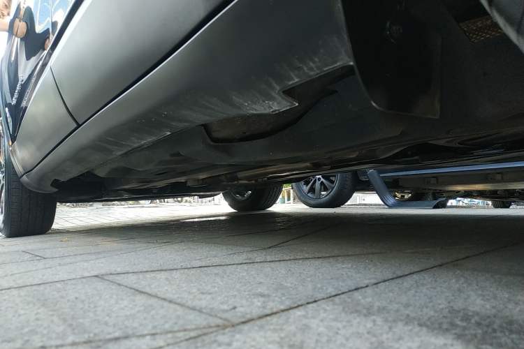 Used Jeep Cherokee 2020 2.0L Two-Wheel Drive Classic Sports Edition Left Side Sill