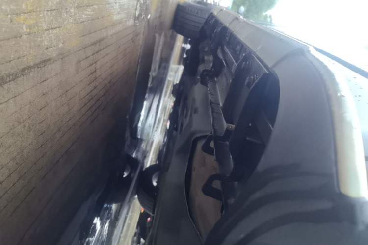 Used Jeep Cherokee 2020 2.0L Two-Wheel Drive Classic Sports Edition Left Side Sill