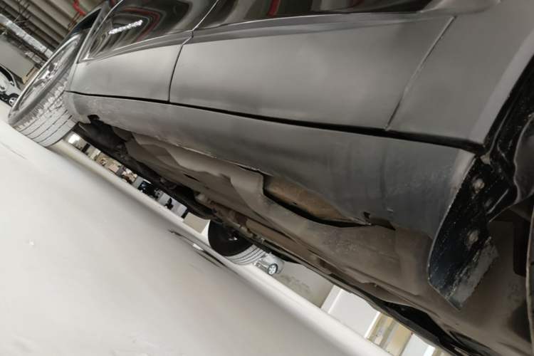 Used Jeep Cherokee 2020 2.0L Two-Wheel Drive Classic Sports Edition Left Side Sill